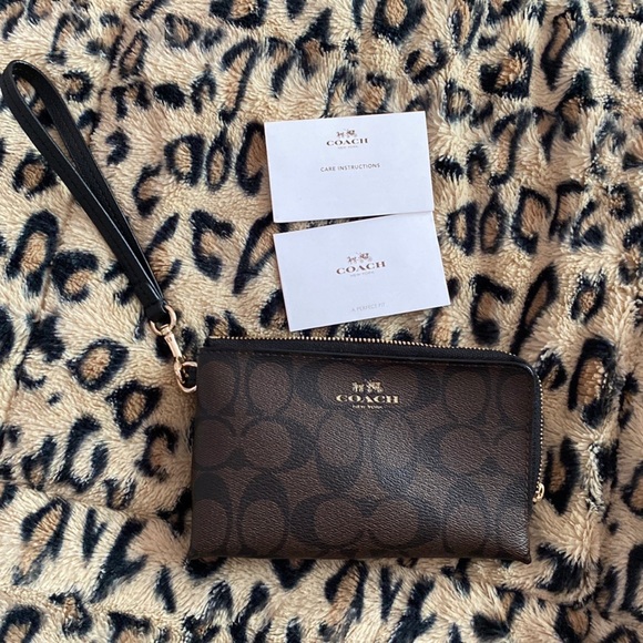 Coach - Picture 3 of 4